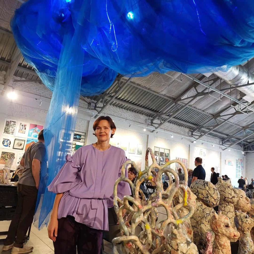 La céramiste Violetta Bora à son exposition