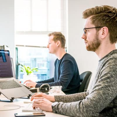 Marketeurs et analystes au travail